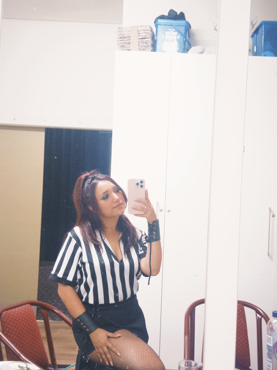 HiitsmeKingsley's tweet photo. Oh, she’s a cute ref, calling it down the middle at Laurieton! #IWASummerTour 🏝️☀️ #SoFair 🌝 https://t.co/peHETyqXku