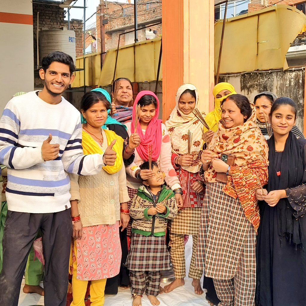 ppfromweaarambh's tweet photo. Empowering women through our Aatmnirbhar Project! 💪🌸 Support their journey by buying eco-friendly incense sticks and be a part of the change. 🌍✨
 #WomenEmpowerment #Aatmnirbhar #Weaarambh #ADIF #Astradharini https://t.co/QIoQ3uQcW0