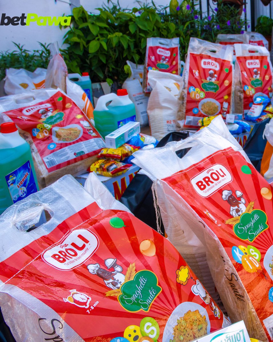 mchezo_rw's tweet photo. Spreading Hope and Nourishment 🌟

🌾 On December 21-22, betPawa supported internally displaced people in Cameroon’s North and South West regions by distributing food packages and essentials.

💚 Proud to promote compassion and community

#RELIEFCAMPAIGNxMCHEZO

#csr2024xmchezo https://t.co/wjSzJ4ADJM
