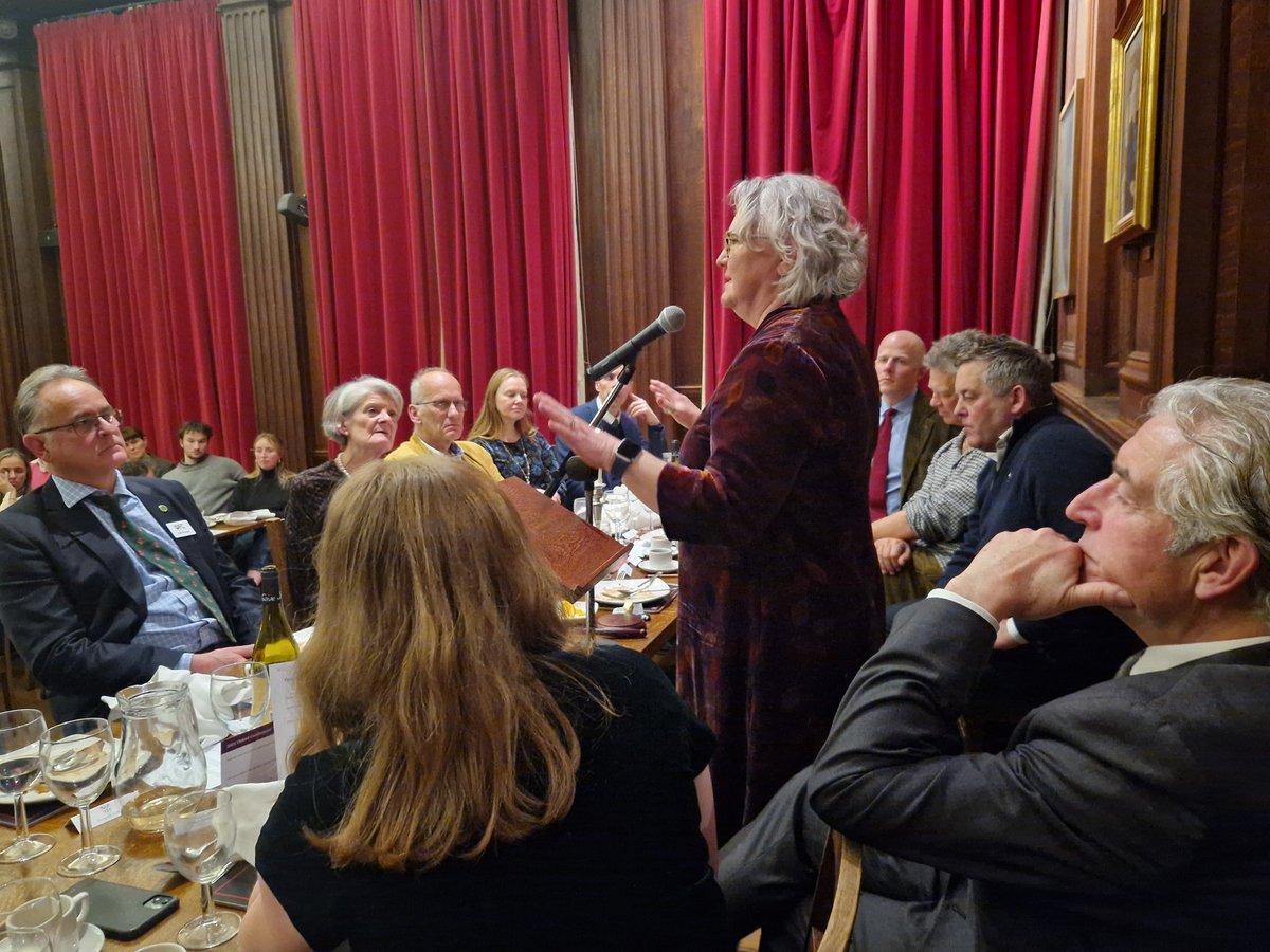 A cracking and tasty #pastureforlife start to #ORFC25 sharing food and thinking at the joint ORFC #OFC25 conference dinner. Fun being on the High Table with a few of my food system heroes inc. <a href="/herdyshepherd1/">James Rebanks</a>😋 

When it gets tough we have to pull together &amp; lean in for change.