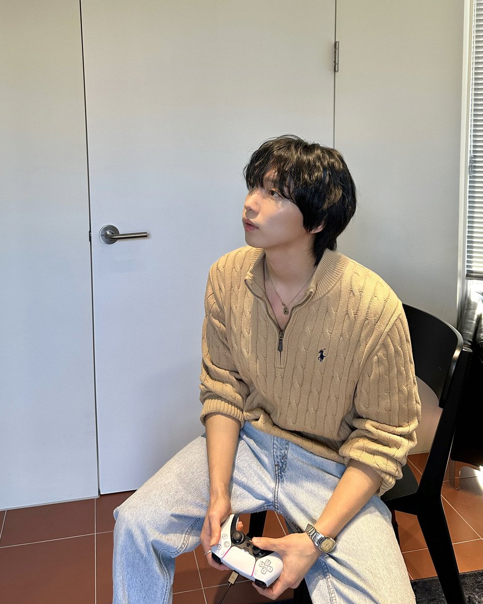jeongsewoon_twt's tweet photo. 🤎🩵

#정세운 #JEONGSEWOON https://t.co/gesDb8d1DM