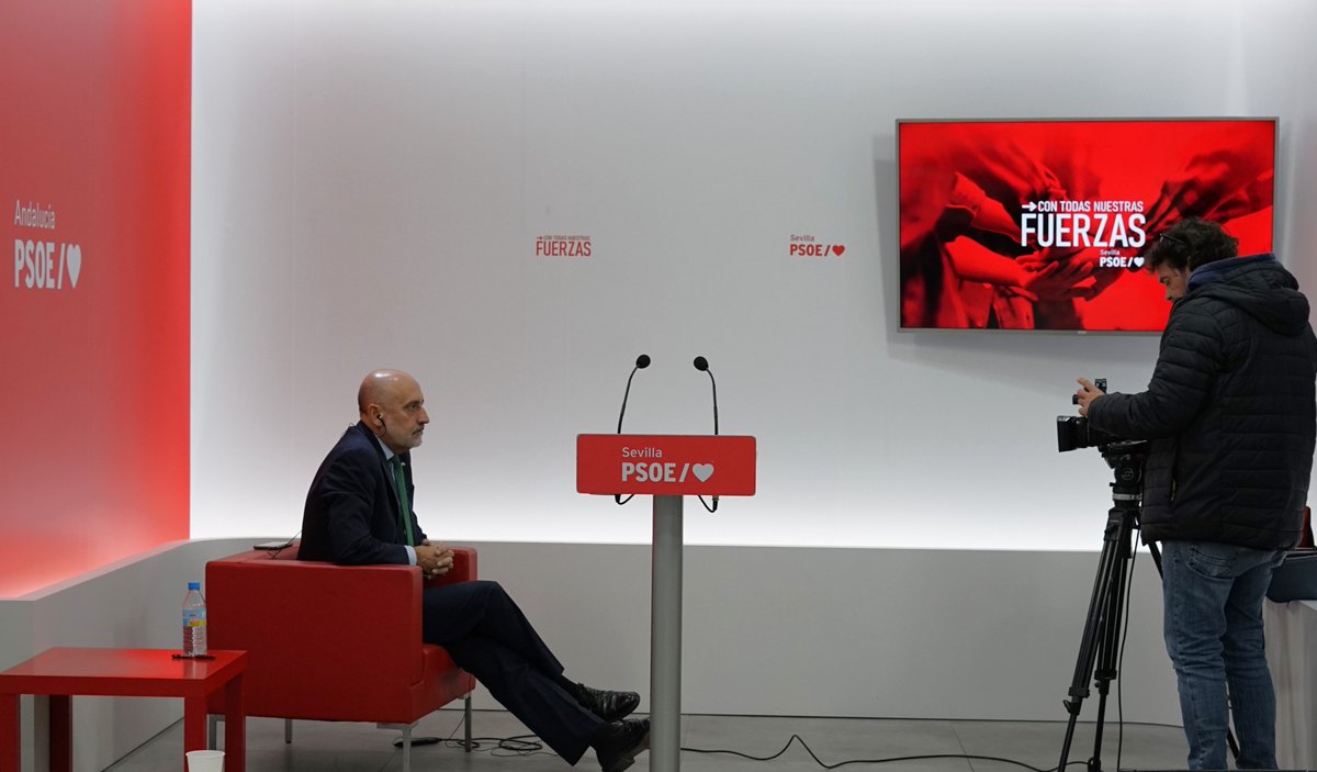 Recons_PSOEA's tweet photo. ¡Hoy sí!
El @psoedesevilla ha puesto todo su empeño para que @LuisAngelHierro utilizase la sala de prensa para la entrevista, en directo, con Susana Griso @EspejoPublico.

Hay dos maneras de entender la atención a los profesionales de la comunicación y a los compañeros.

Gracias! https://t.co/6Yz6tU1wxv