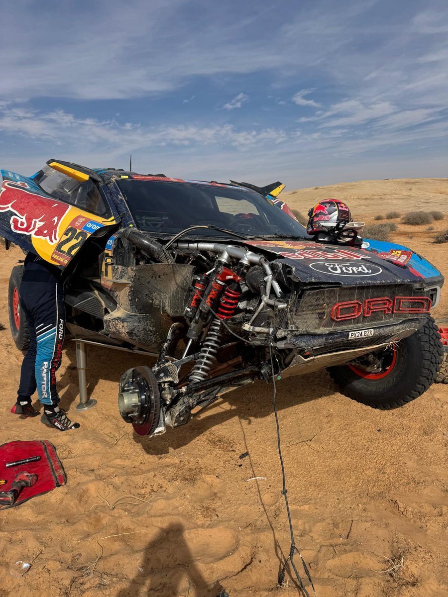 DirectMtrsprts's tweet photo. 🚨| BREAKING: Accident between Nani Roma and Simon Vitse in the kilometres before the neutralisation.

➡️On the map we could see that Nani Roma has been stopped for 30 minutes and this is the reason why.

#DakarInSaudi #DakarRally #Dakar2025 https://t.co/vA8TwMaU6W
