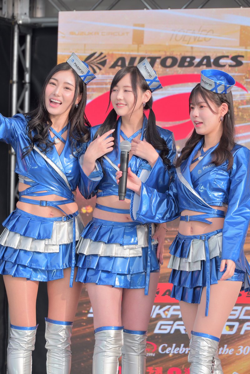 早い者勝ち！！　【⭐︎⭐︎日本限定300個⭐︎⭐︎】　LALIQUE 新商品】スクエアゴールドネックレス（文字: full of luck (溢れん