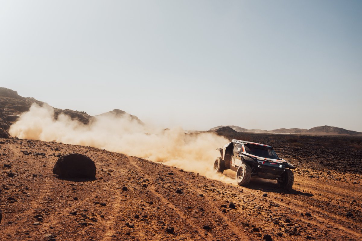 DirectMtrsprts's tweet photo. 🗞️| A very good day for Nasser Al Attiyah today if nothing happens between now and the end of the stage. 

➡️He gained almost 8 minutes on Mattias Ekström in the last WayPoint.

#DakarInSaudi #DakarRally #Dakar2025 https://t.co/4psc99h1dj