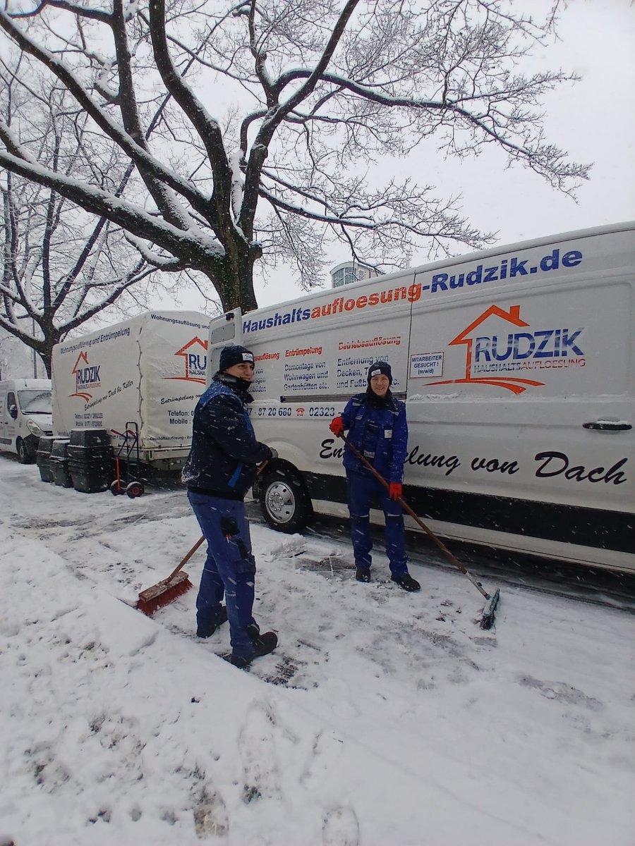 Rudzikingo's tweet photo. https://t.co/UkUByyegPr 
Wir entrümpeln von Dach bis Keller. 
Kontakt unter;
02323-3992320 
Bürozeiten Mo-Fr 
Von 9-17 Uhr 
Bei weiteren Fragen im Bezug zu Ihrer Haushaltsauflösung stehen wir Ihnen gerne zur Verfügung. 
Mittlerweile blicken wir auf fast 25 Jahre Erfahrung zurück https://t.co/jwDikDk3j9