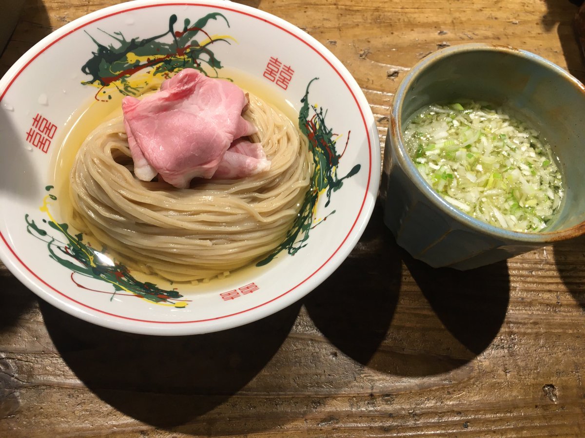 麺エス部〜🍜

麺エス始め🍜してきた🫶
昆布水つけ麺欲を満たしに西新宿の伊之瀬に行ってきたよ( ✌︎'ω')✌︎
普通の昆布水つけ麺にネギトッピングした😚
昆布水もスープも美味しかったし最後かつお出汁のスープ割で締めた💕

#麺エス部