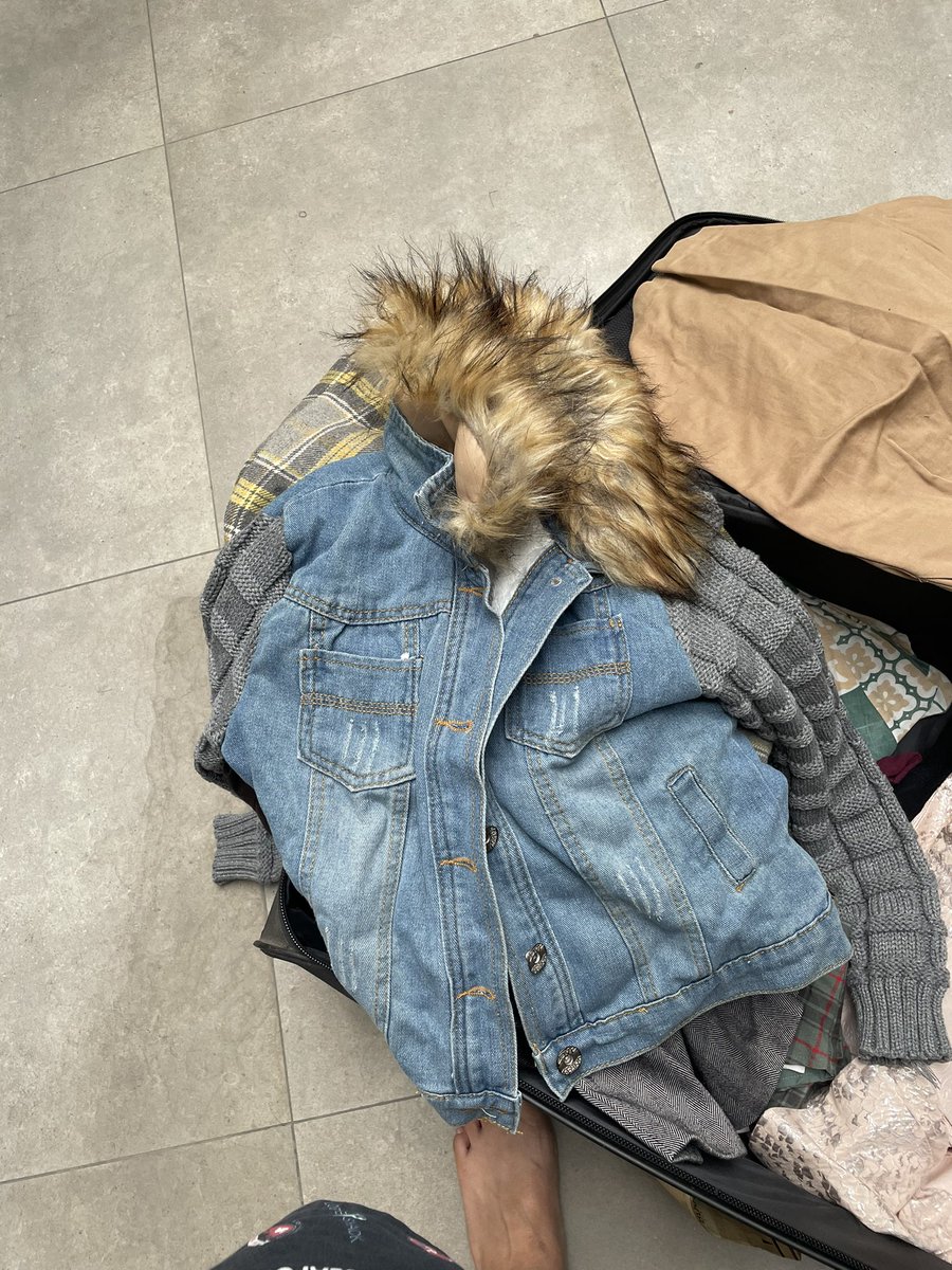 Gaberriess's tweet photo. Thrifting? No. Bekas Mamah? Yes. #goodfinds https://t.co/vzwuLLwrco