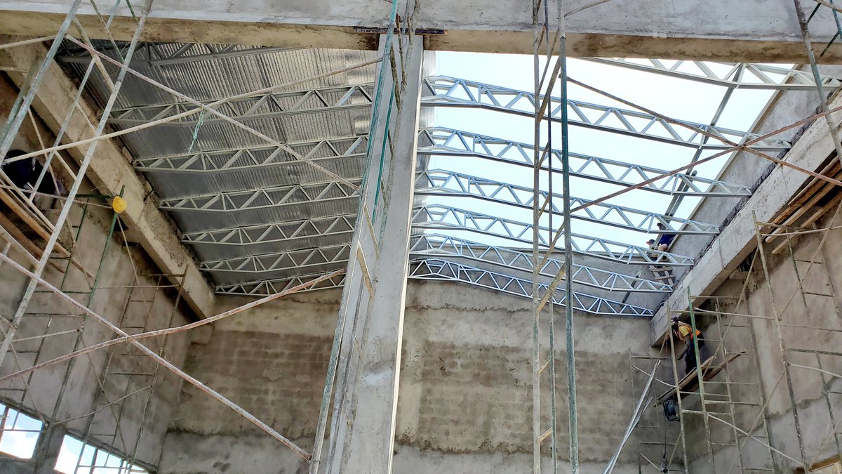 ArchitectureKE's tweet photo. Putting final touches to the shell of what would be one of the best stop overs along the Nyeri-Nanyuki Road in Chaka.

The development entails a fuel station, a convenience store, shops, restaurant facing Mt. Kenya, guest accommodation, swimming pool among others.
#ArchitectureKE https://t.co/TPX8uGc1ap