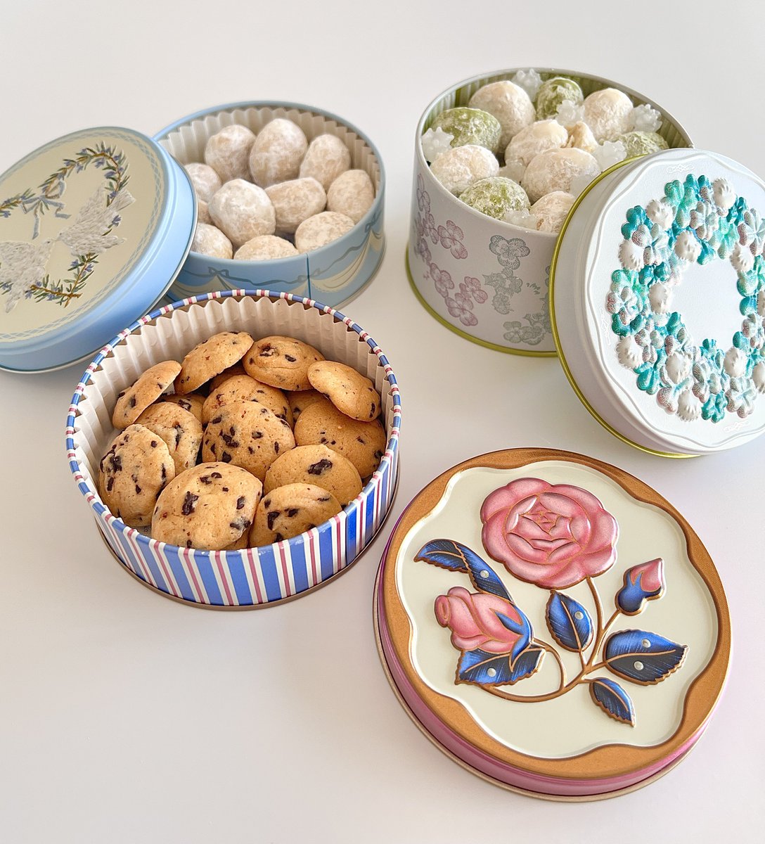 お菓子のミカタさん 薔薇缶🌹 七宝焼の質感をブリキで表現されたとの