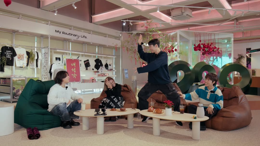 bigbangmvipfam's tweet photo. ZipDAESUNG with Jaessbee Teaser Pic pt2
(This episode probably will be very loud ππ
-
Source: zip____ds
#ZipDAESUNG #DAESUNG #Jaesbee https://t.co/JHpsaITQsF