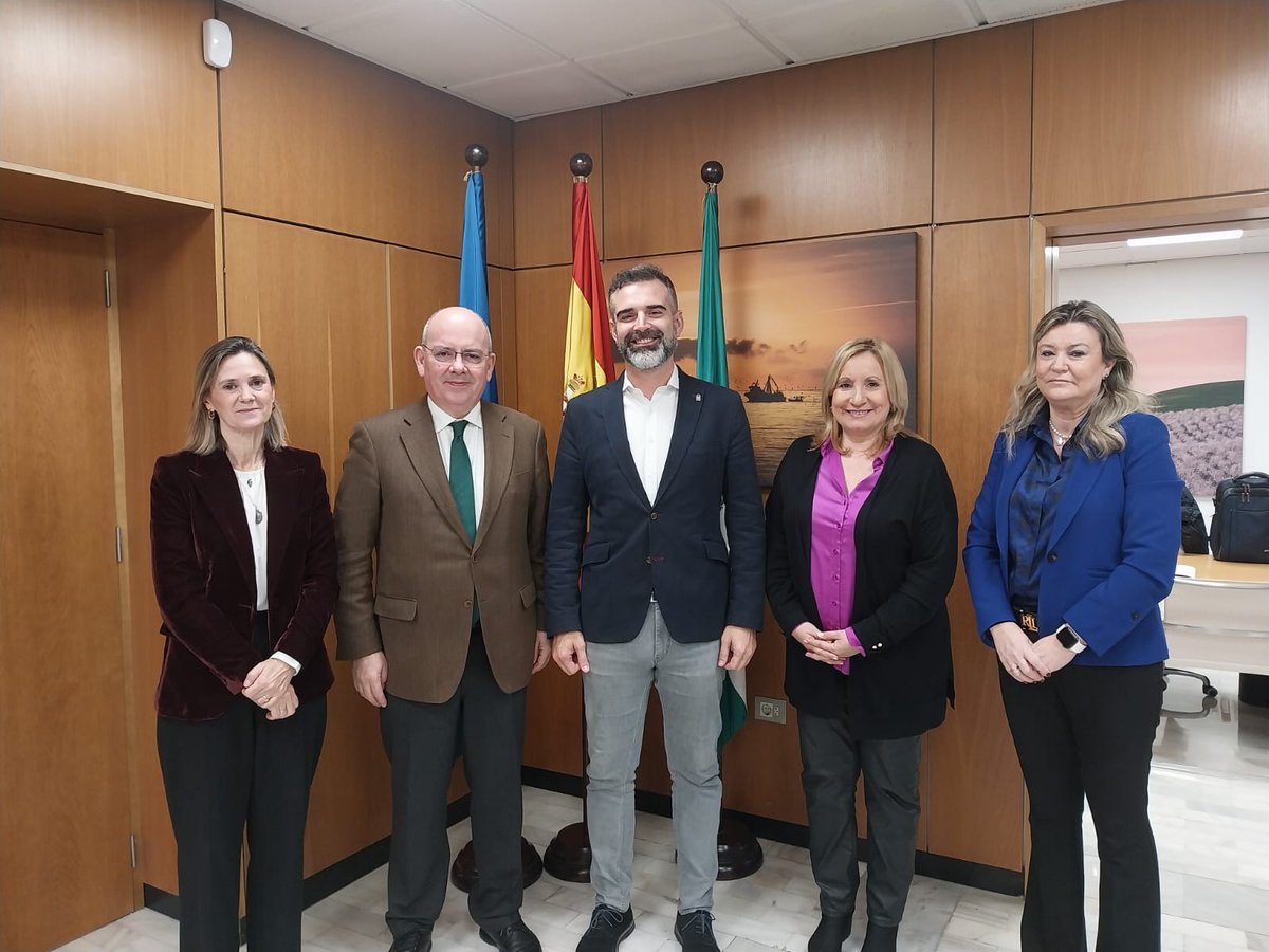 Cámaras Andalucía (@ccandalucia) on Twitter photo ➡️Cámaras Andalucía y Consejería <a href="/AgriculturAnd/">Consejería AgriPesca</a> abogan por mantener su colaboración para impulsar al sector agroindustrial andaluz
🔘Reunión de trabajo entre el consejero <a href="/RamonFPM/">Ramón Fernández-Pacheco M</a> y el presidente cameral andaluz <a href="/jsanchezcec/">Javier Sánchez Rojas</a> para hacer seguimiento de las medidas desarrolladas ➡️Cámaras Andalucía y Consejería <a href="/AgriculturAnd/">Consejería AgriPesca</a> abogan por mantener su colaboración para impulsar al sector agroindustrial andaluz
🔘Reunión de trabajo entre el consejero <a href="/RamonFPM/">Ramón Fernández-Pacheco M</a> y el presidente cameral andaluz <a href="/jsanchezcec/">Javier Sánchez Rojas</a> para hacer seguimiento de las medidas desarrolladas