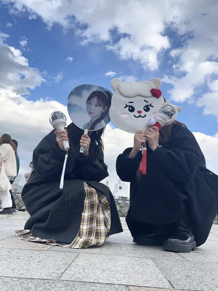 nimiri_326's tweet photo. 2025年初ライブ❕
1列目でNiziUちゃんたちめーーーーちゃ近くで見れたしファンサ貰えて嬉しかった😭💖
幸せ空間でした🎶また来月会いに行くからリマ待っててね〜🫶🏻❤️

#NiziU_AWAKE  #NiziU_tour https://t.co/0rEQPruDXB