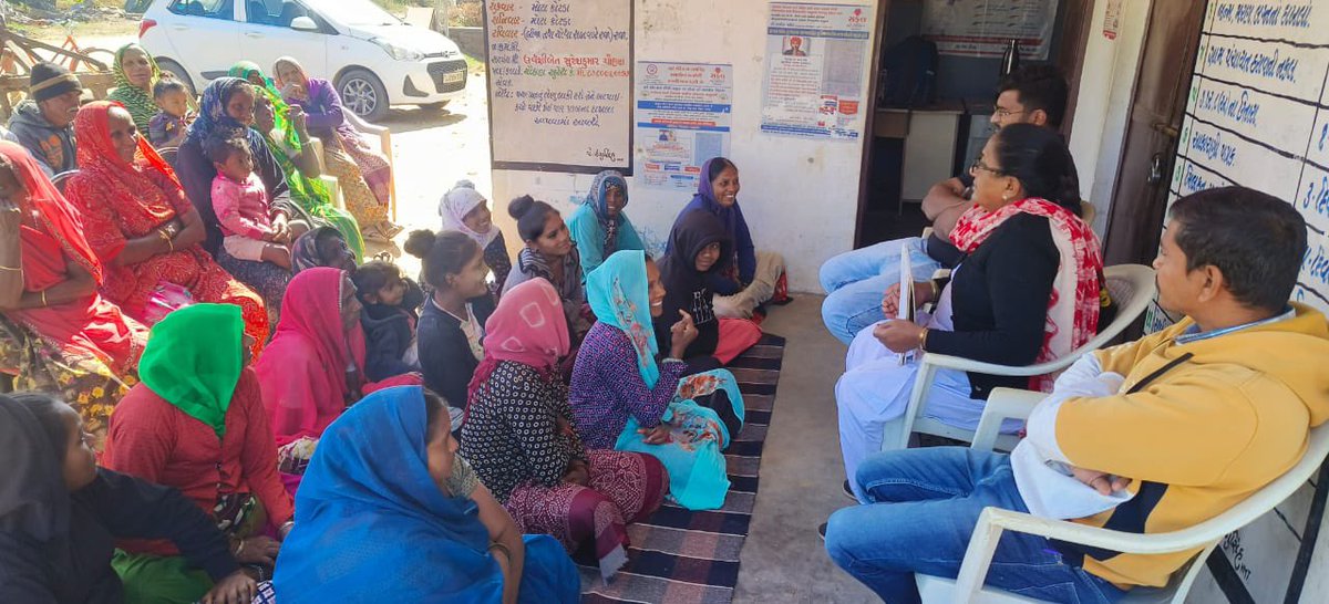 DharapurSbcc's tweet image. આજરોજAAM DHARAPUR ખાતે એસબીસીસી કાર્યક્રમ અંતર્ગત સગર્ભા માતા અને મહિલાઓ અને બાળકોની સાથે ગર્ભાશયના મુખનું કેન્સર તેમજ સિકલસેલ તેમજ ટીબી તેમજ એનવીબીડીસીપી વિશે ચર્ચા કરવામાં આવી...