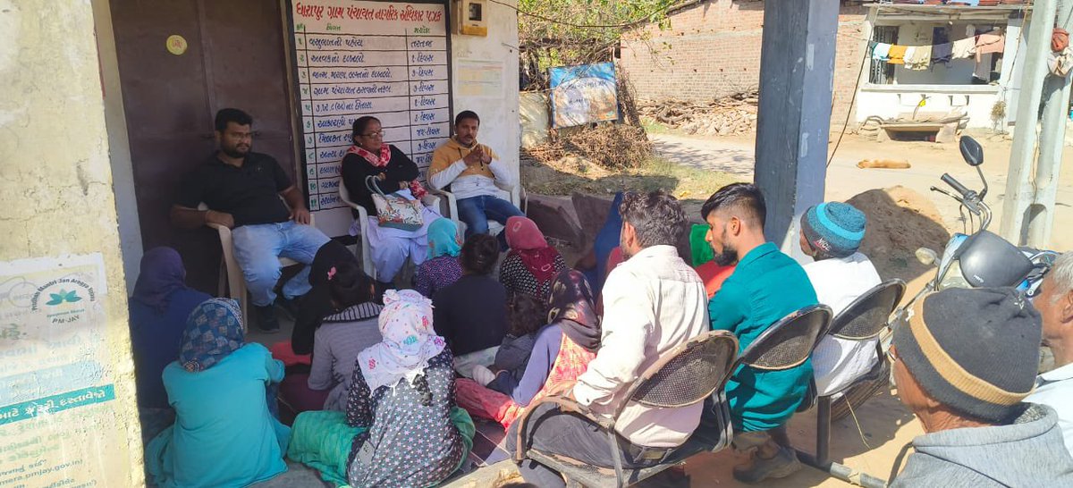 DharapurSbcc's tweet image. આજરોજAAM DHARAPUR ખાતે એસબીસીસી કાર્યક્રમ અંતર્ગત સગર્ભા માતા અને મહિલાઓ અને બાળકોની સાથે ગર્ભાશયના મુખનું કેન્સર તેમજ સિકલસેલ તેમજ ટીબી તેમજ એનવીબીડીસીપી વિશે ચર્ચા કરવામાં આવી...