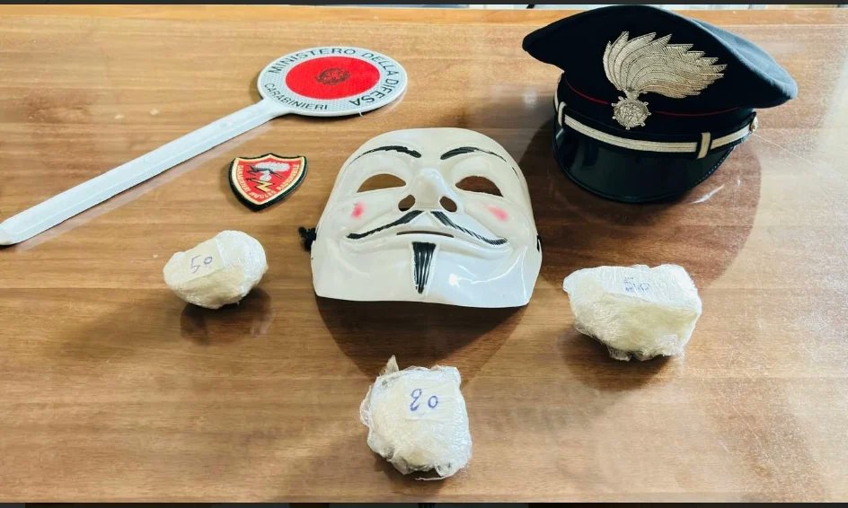 Avezzano: spaccio di cocaina con la maschera di Anonymous, fissata l’udienza per tre stranieri

terremarsicane.it/avezzano-spacc…