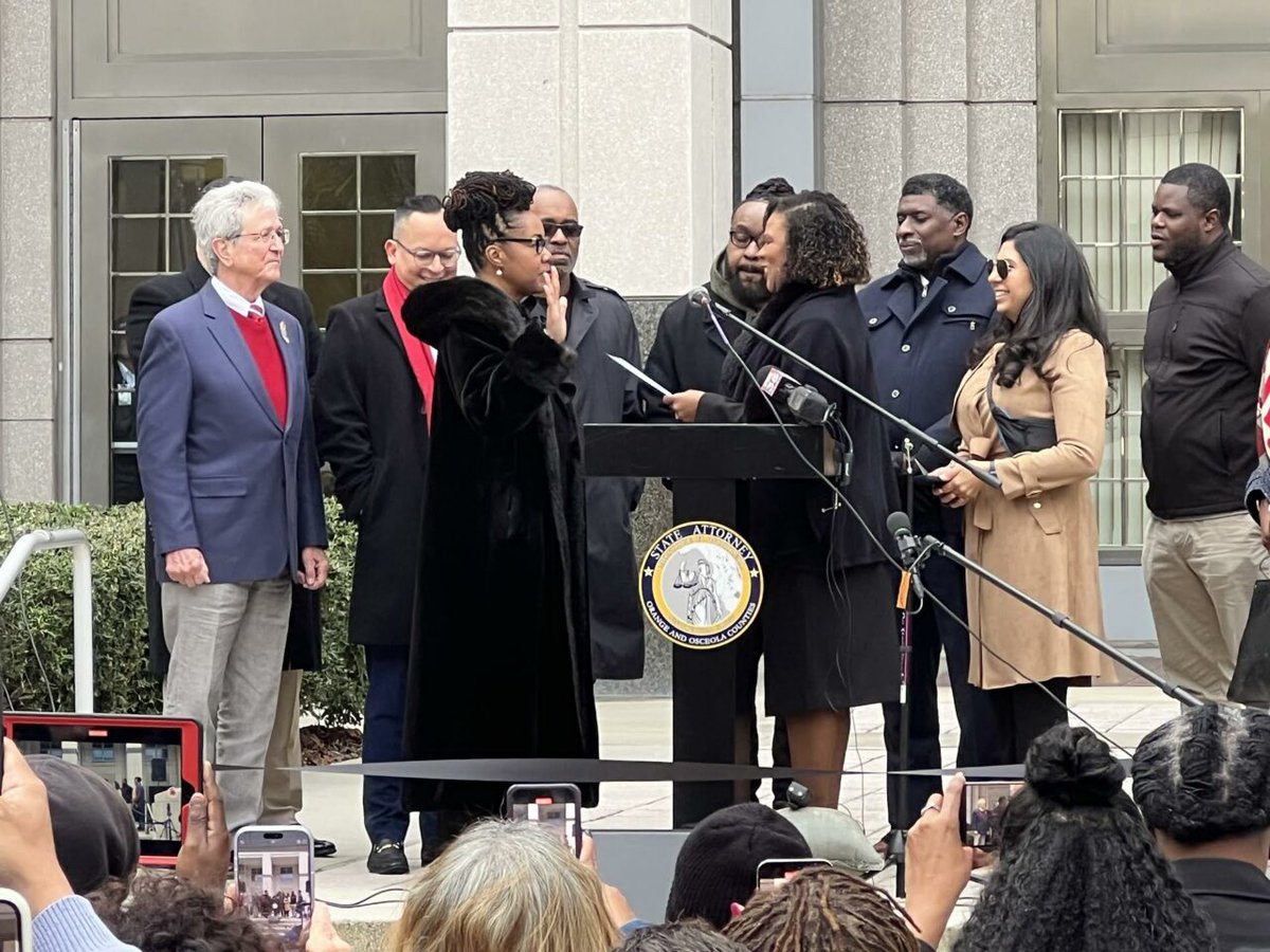 TheMiamiTimes's tweet photo. Monique Worrell is officially back as Orange-Osceola State Attorney after reclaiming her seat. She pledges justice reform, accountability, and a focus on equity.
https://t.co/z7ZWNu7nzj
#MoniqueWorrell #StateAttorney #JusticeForAll https://t.co/okKq6HiEMo