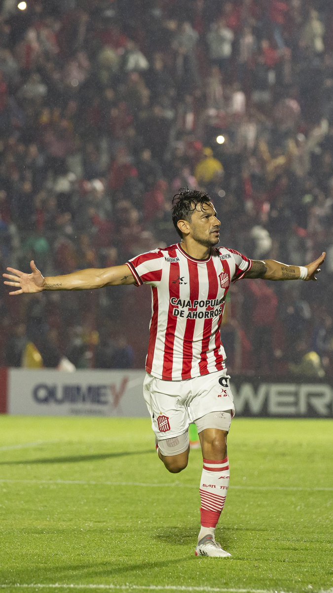 Jugó y vivió en Europa toda la vida y se identificó con nuestro club como si hubiera salido de acá. El mejor jugador que ví con nuestra camiseta. Feliz cumple, Tino.