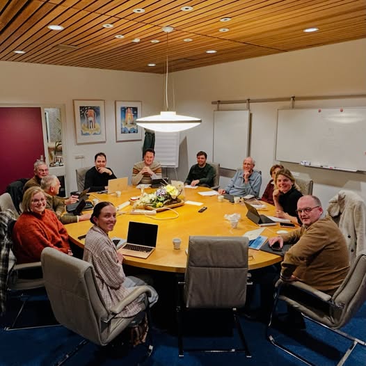 Dinsdagavond trapte de fractie het nieuwe jaar af met een fractievergadering. Gemotiveerd om ook dit jaar het verschil te willen maken. #sociaalbewogen, #lokaalverankerd en met #gezondverstand.
Met uiteraard minder ik en meer wij!
Doe je ook mee?