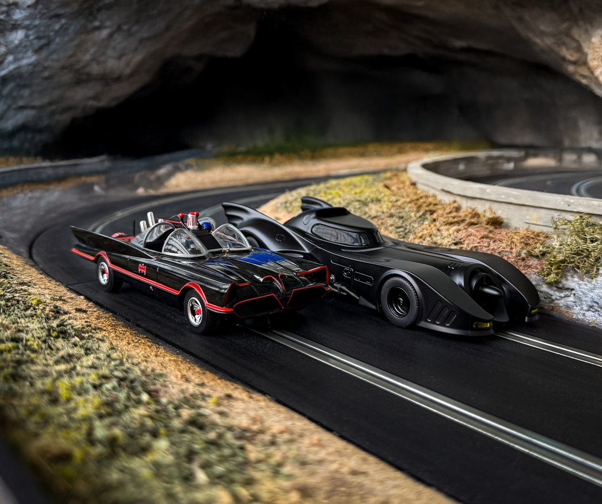 Scalextric's tweet image. Batman #Throwback 🦇 

&apos;66 vs &apos;89... who wins? 🤔