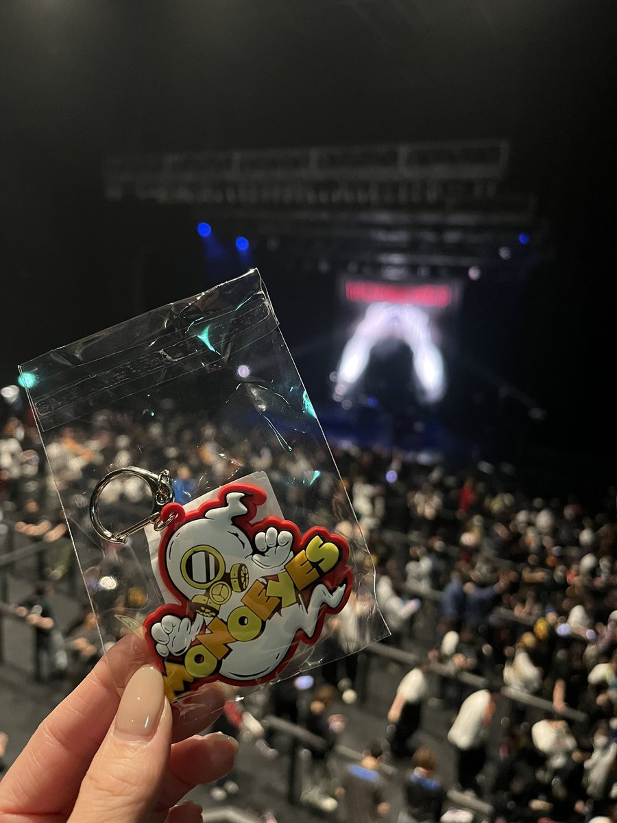 n37e's tweet photo. 奥さん大好きで歌の調子が良すぎる細美さんも
光GENJIないっせさんも
歯で弾くトディヘンドリクスも
エセ関西弁のスコットも
トリプルアンコまでしてくれて

楽しすぎて最高すぎた🙌🙌

#MONOEYES https://t.co/tFOQAmxgmS