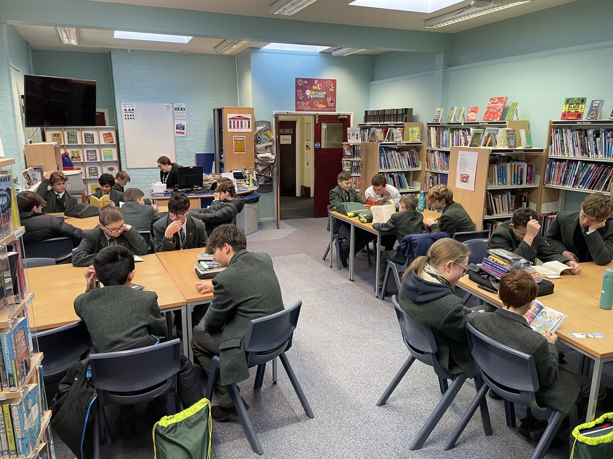 CCSGEnglishDept's tweet photo. Reading mentoring - Year 10 with Year 7 @CCSBEnglish #CCMakeADifference https://t.co/ledkZ96eiC
