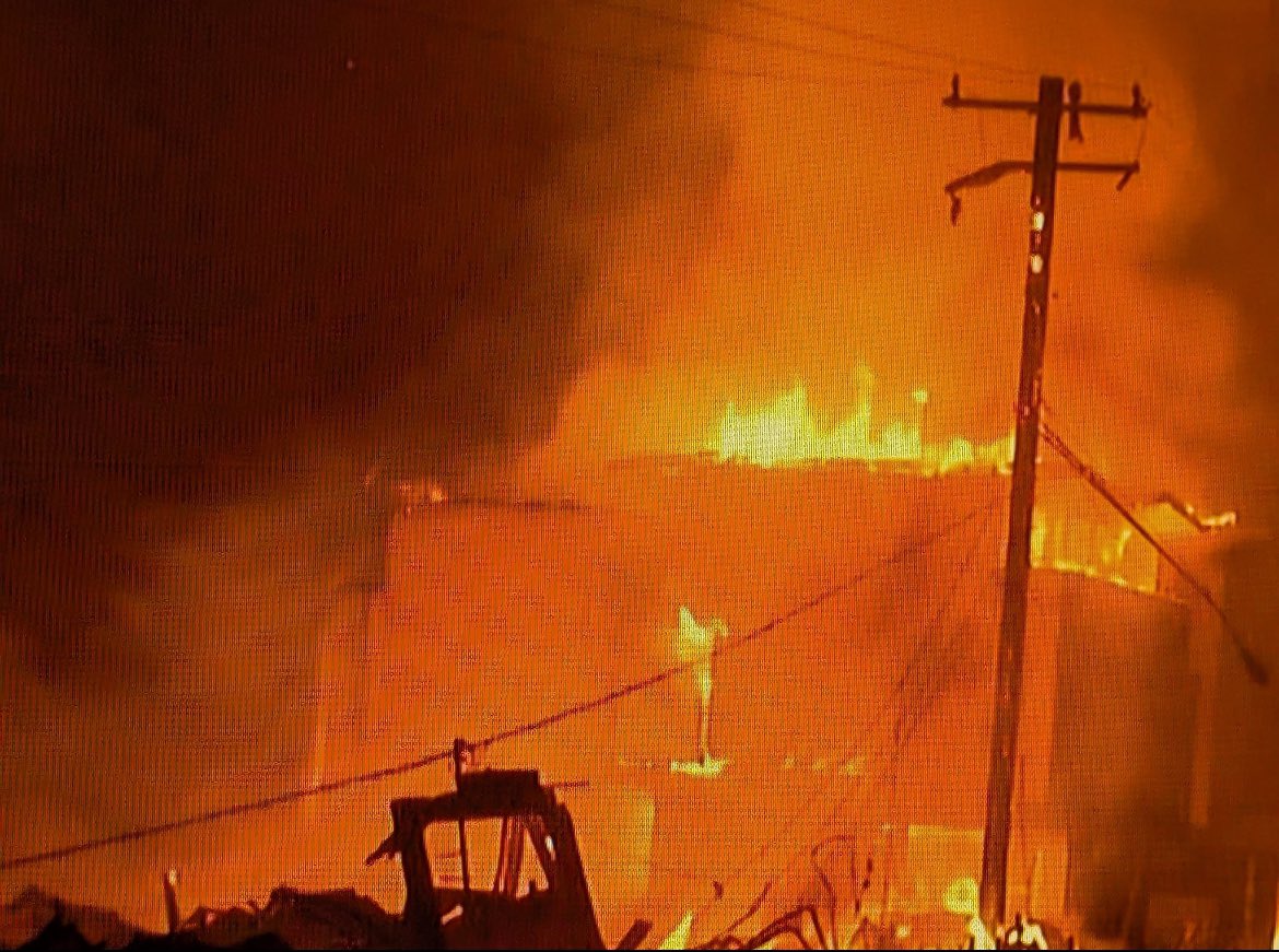 tbirdworldmedia's tweet photo. Gladstones in Malibu destroyed in the fires. Sad. This restaurant was a great place to dine. I went here 2008 one of my first places to ever eat in Cali. Pray for the people. 
#fires
#californiafires
#malibufires 
#LosAngelesFire 
#cali
#Gladstones https://t.co/2h1qKjxZ3m