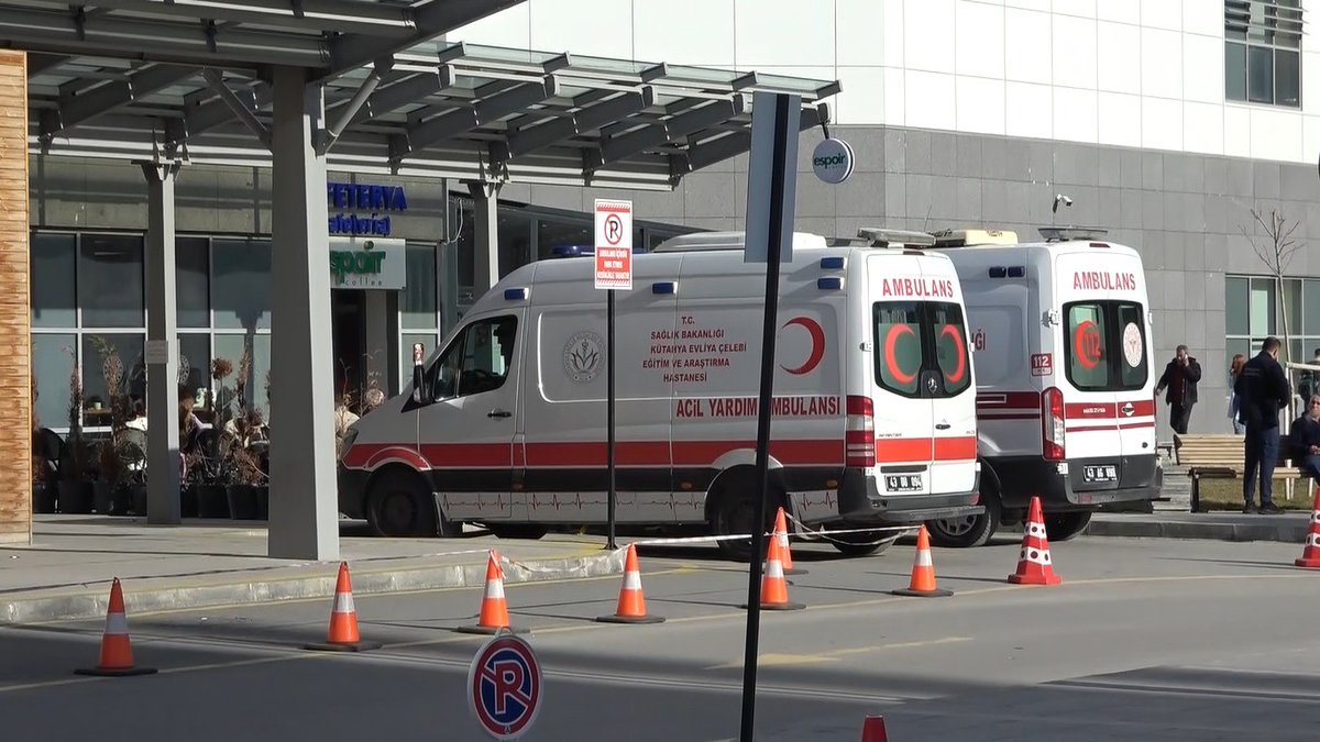 urfadegisim63's tweet image. Sahipsiz köpeklerin saldırısına uğrayan aile yaralandı 

urfadegisim.com/sahipsiz-kopek… 

#kütahya #sahipsizköpekler #saldırı #aile #eskişehir #karayolu