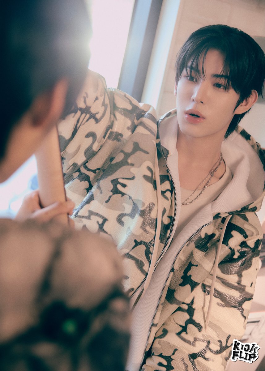 ℂ𝕆ℕℂ𝔼ℙ𝕋 ℙℍ𝕆𝕋𝕆 On Board #민제 #Minje KickFlip The 1st Mini