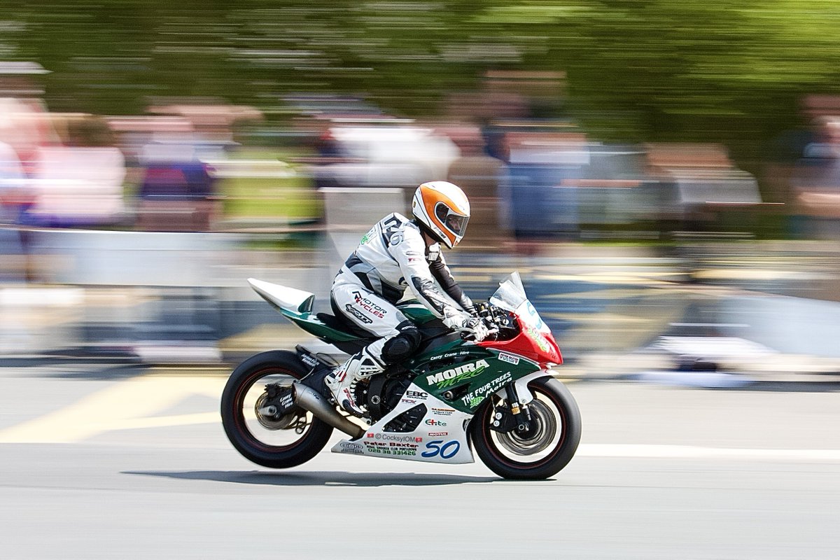 Andrew Neill on the anchors into pit lane,  TT09