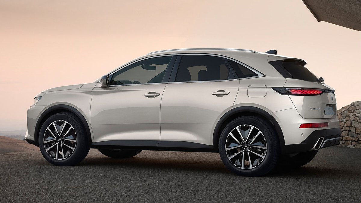 Es más potente que el Mercedes GLA, también tiene etiqueta CERO y ahora está en oferta con un buen descuento motor.es/noticias/ofert… <a href="/motorpuntoes/">Motor.es</a> <a href="/DS_Espana/">DS España</a>