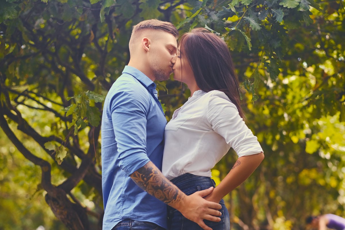 Atkinson52237's tweet photo. Different Types of Kisses and Their Meanings 💋❤️

Kisses speak louder than words! 😘 From the forehead kiss for care to the passionate lip kiss for love💕 #KissLove  #romanticmoments #spreadloveandkindness #ValentinesDay 
https://t.co/0gq3bc4OfM https://t.co/qEXxfC4foV