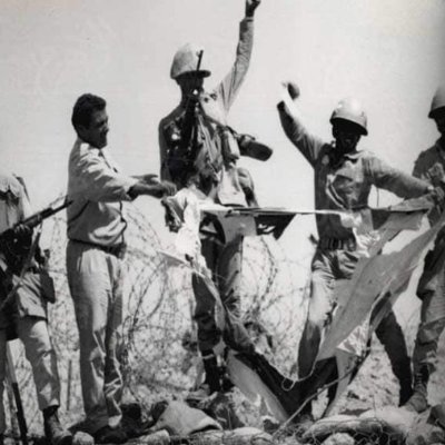 نفس المشهد 
10 اكتوبر 1973 بعد نجاح العملية بدر 
من اكتر الحاجات الي بتدايقني في معضلة المواد التاريخية المصرية انه اغلب لقطات اليوم ده مش متاحة