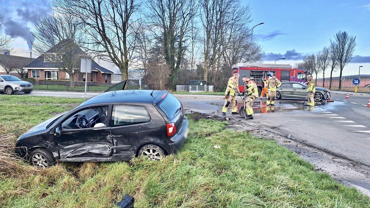 Aanrijding tussen twee auto's in Wervershoof