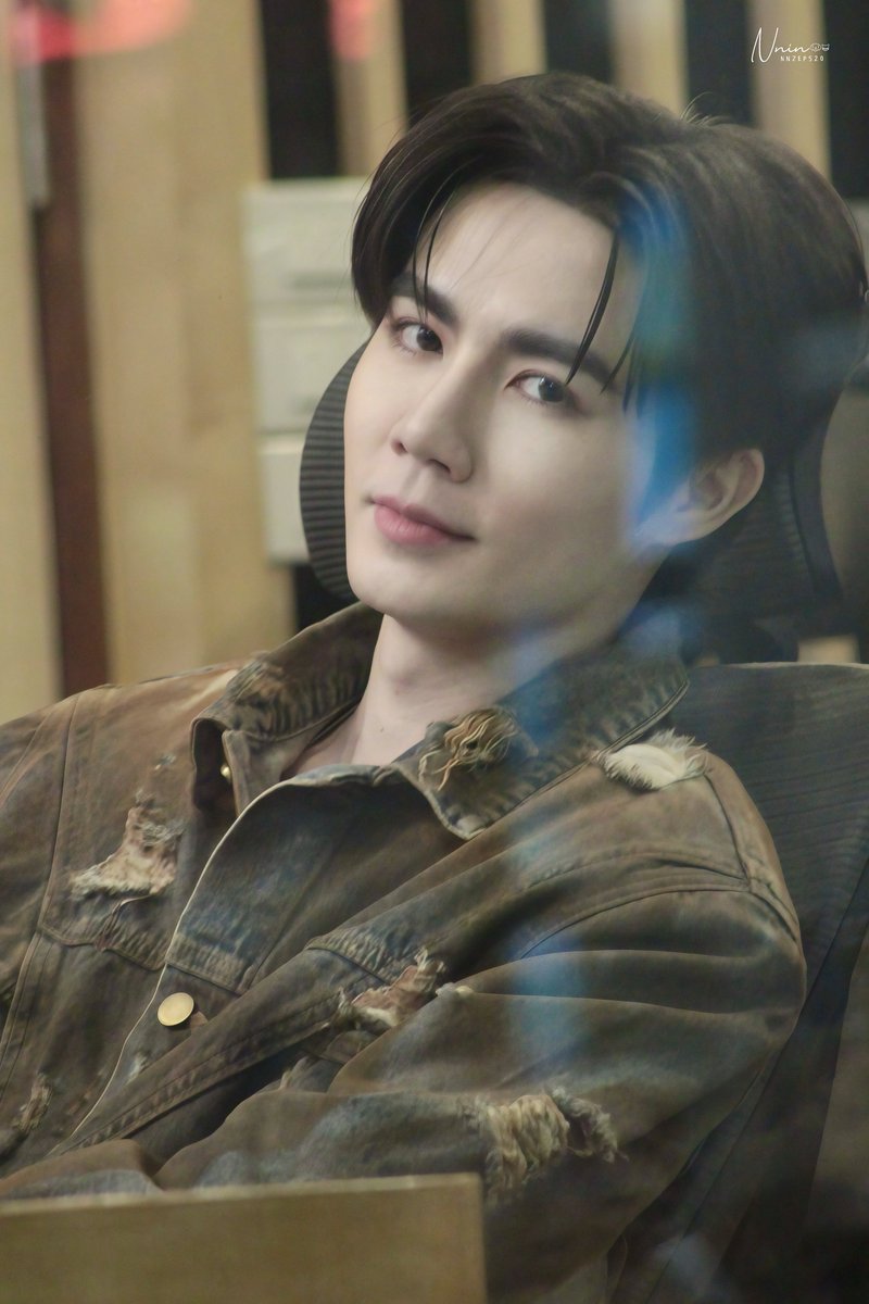 Nnzep520's tweet image. โอ้โห้…..😎

ZEE at FLEX104
#Flex1045xZeeSuperSecret

⢏⢢⣀⡔⡹ @zee_pruk . . ・°☆
#ZeePruk #ZeeNuNew