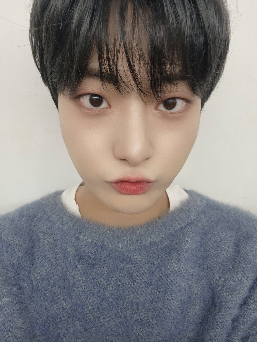 Pattern_Haemin's tweet image. 까꿍 🖐️