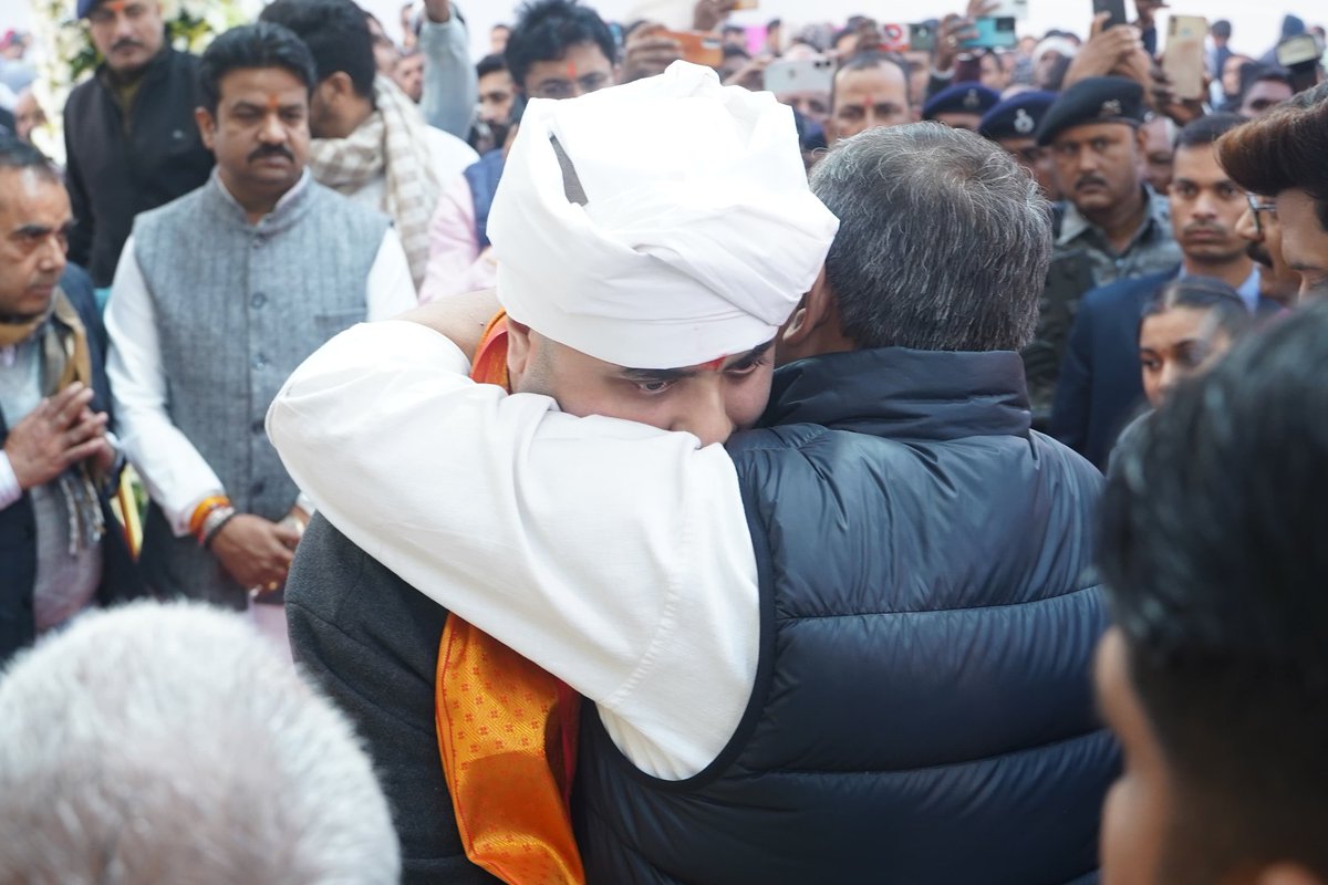 ArunBhartiLJP's tweet image. विख्यात समाजसेवी, पूर्व IPS व महावीर मंदिर धार्मिक न्यास परिषद के सचिव श्रद्धेय आचार्य किशोर कुणाल जी के श्राद्धकर्म में शामिल होकर श्रद्धांजलि अर्पित किया।