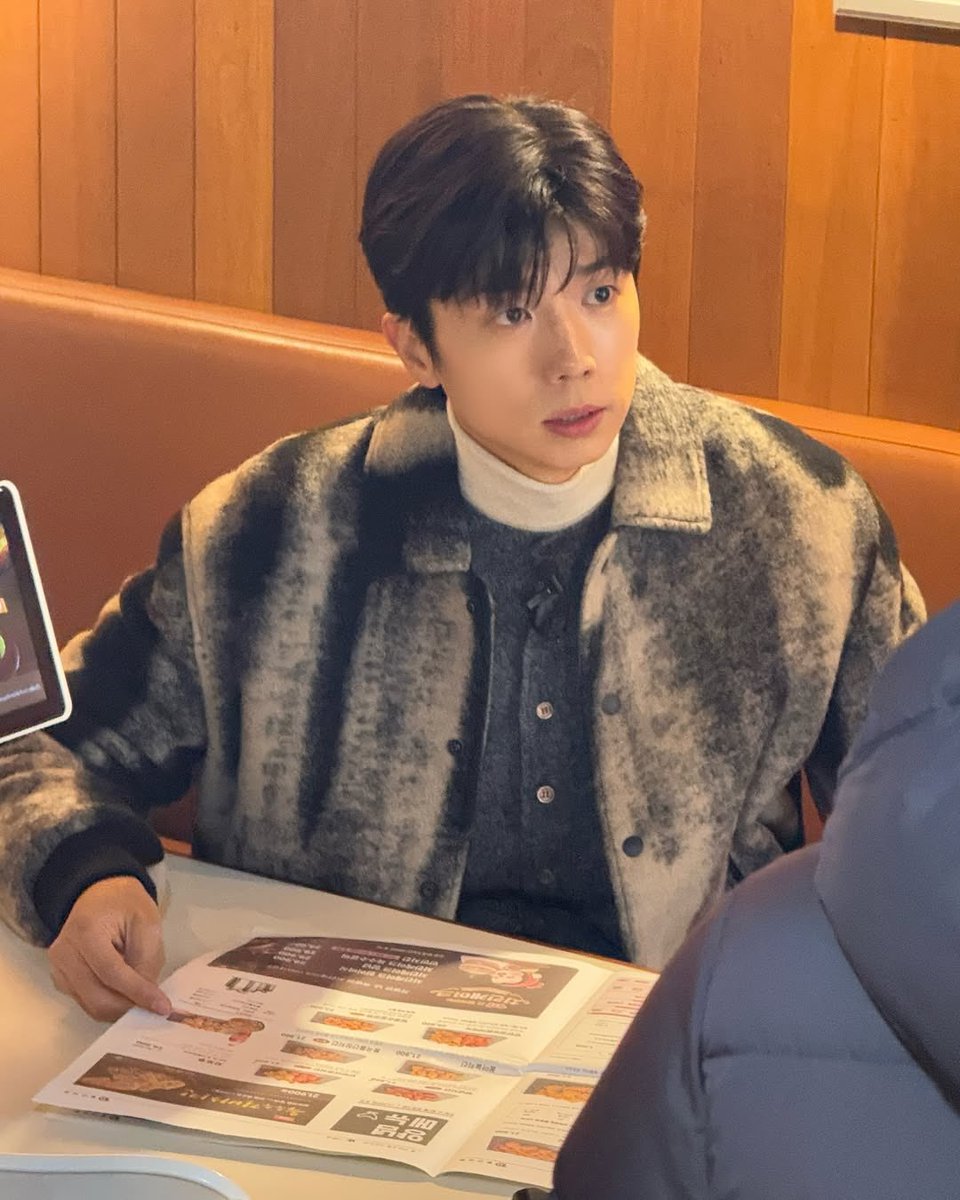 2PM_Mexico's tweet image. [2PM Real Instagram] 

&quot;Por favor, confía en el servidor del pueblo, #Wooyoung Jang🔔

 #Cliente #PrimerRetoComoÙnicoMC!!
#MuchosFuncionariosMuchosProfesores
#ootbSTUDIO #오오티비스튜디오
#Tupiemstagram&quot;