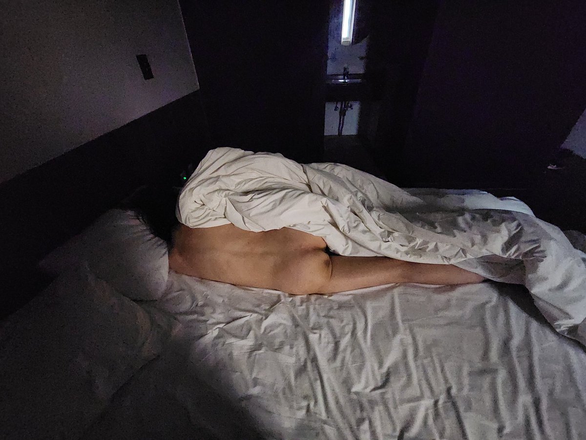 밤새 달리고 언제일어날꺼니?
숙박하고 퇴실시간인데  대실연장했네요