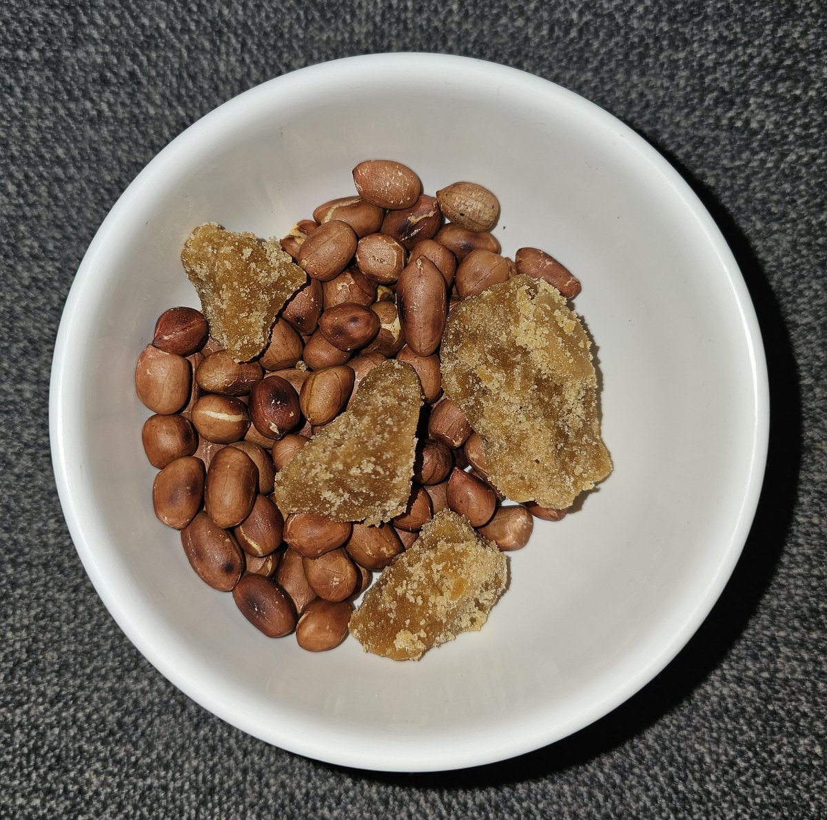 DrDeepakKrishn1's tweet photo. It's that time of the year! When I was 4 to now when I'm turning 49.. I love eating the roasted groundnuts with jaggery when #ElluBella is being prepared at home (despite being screamed at 😂) #sankranthi2025 https://t.co/if1CgdTtKx