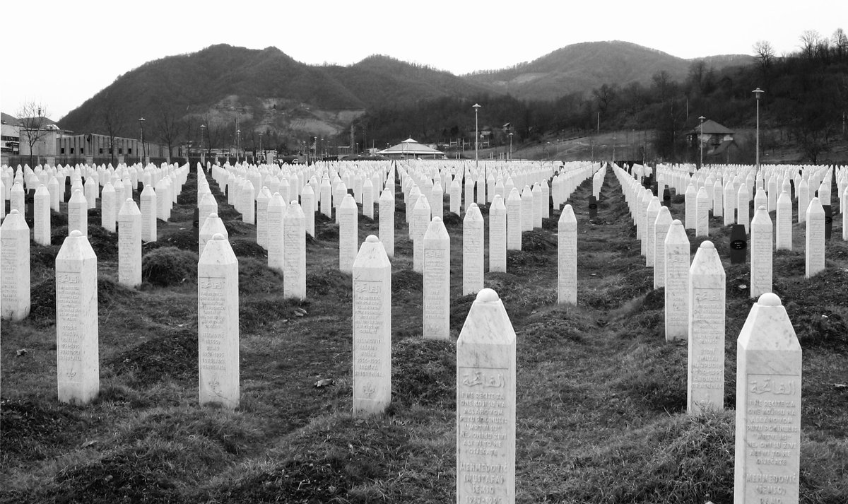 AgaKrajina's tweet photo. Never forget what they are celebrating.

They are celebrating the genocide committed against the Bosniaks.
Celebrating the mass rape.
Celebrating the mass murder.
Celebrating the ethnic cleansing.

This is what Republika Srpska and the 9th of January truly represent.

This is their legacy.👇🏻