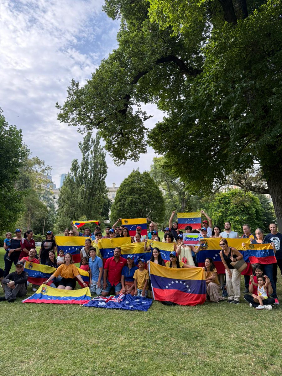 AlbertoRodNews's tweet photo. ÚLTIMA HORA | Venezolanos en Melbourne, Australia se unen a la protesta convocada por María Corina Machado este 9E: "Gloria al Bravo Pueblo".    https://t.co/WJuYK3RRET https://t.co/mprrc7oX9r