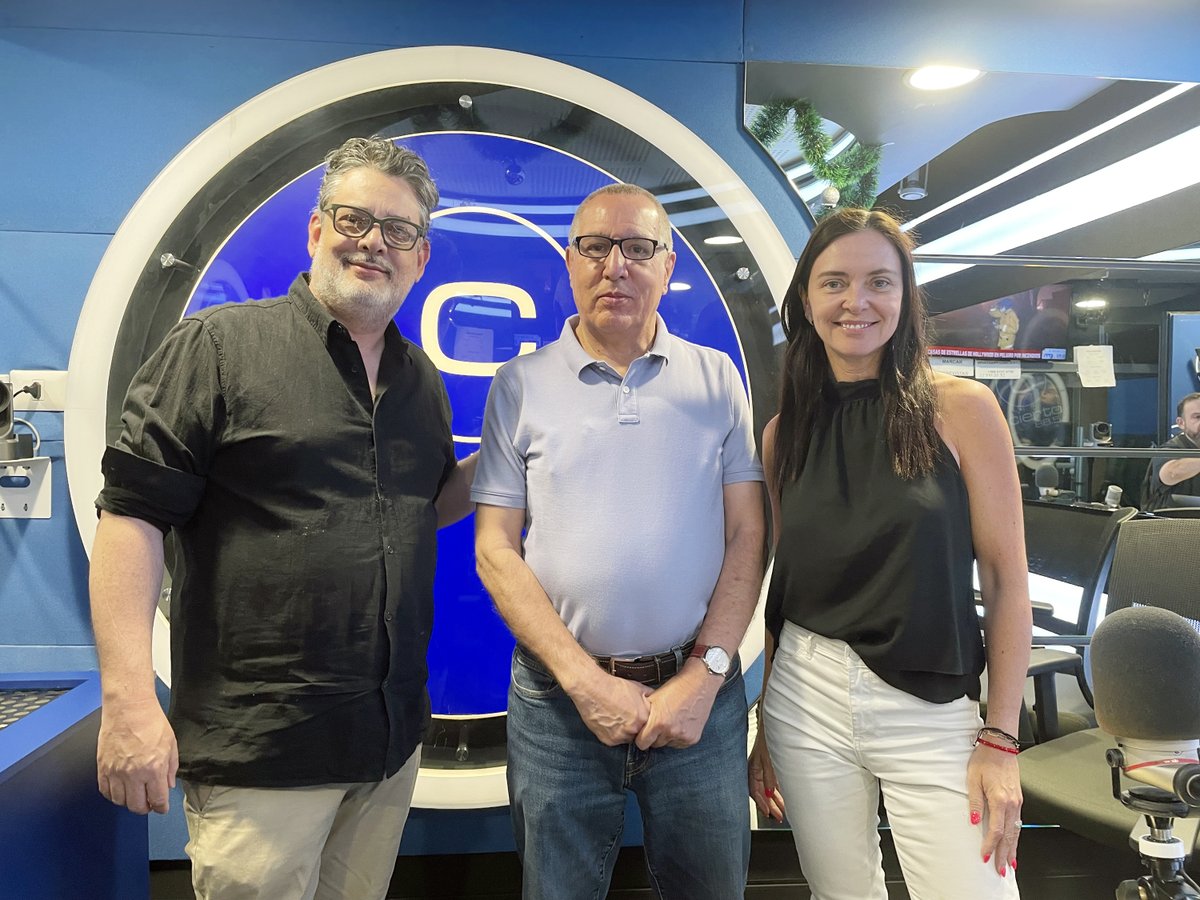 Ayer los amigos de #NadaEsTanGrave de <a href="/conciertoradio/">Radio Concierto</a> 📻 invitaron a nuestro director, Mario Castro, para hablar de la exposición «Dinosaurios del Sur del Mundo» 🦕🦖🌎
La entrevista con los simpatiquísimos <a href="/marcosimu/">marco silva</a> y <a href="/elenadressel/">M.Elena Dressel</a>,  🎙  acá 👉🏻 tinyurl.com/mpjjwr5a