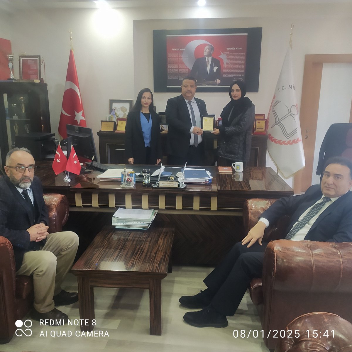 SİVEREK MİLLİ EĞİTİM MÜDÜRÜNE ZİYARET..
Kampüsümüz ve öğrencilerimize sunduğu her türlü sosyal etkinlik ve katkılardan ötürü Öğrencilerimiz tarafından İlçe Milli Eğitim Müdürü Nuri KAPANOĞLU'na plaket takdim edildi.