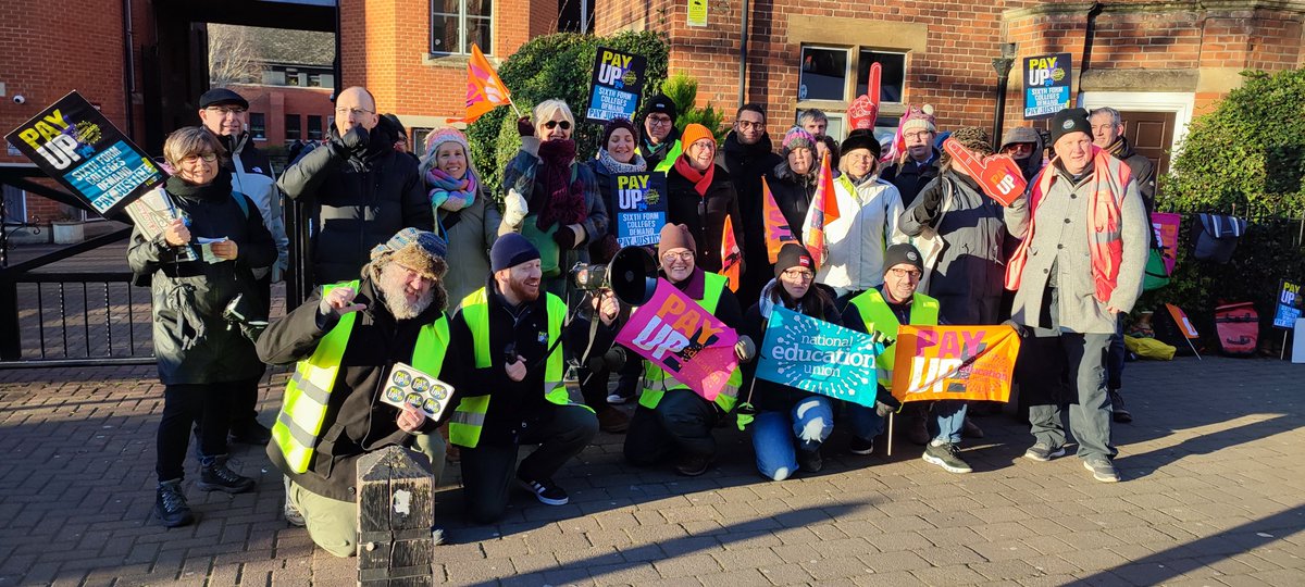 Our local Hills Road sixth form teachers are striking because the 5.5 per cent pay award for teachers from the government does not apply for members at non-academized sixth forms, whereas  Long Road (academy) teachers do get the pay rise.  Oversight or neglect?