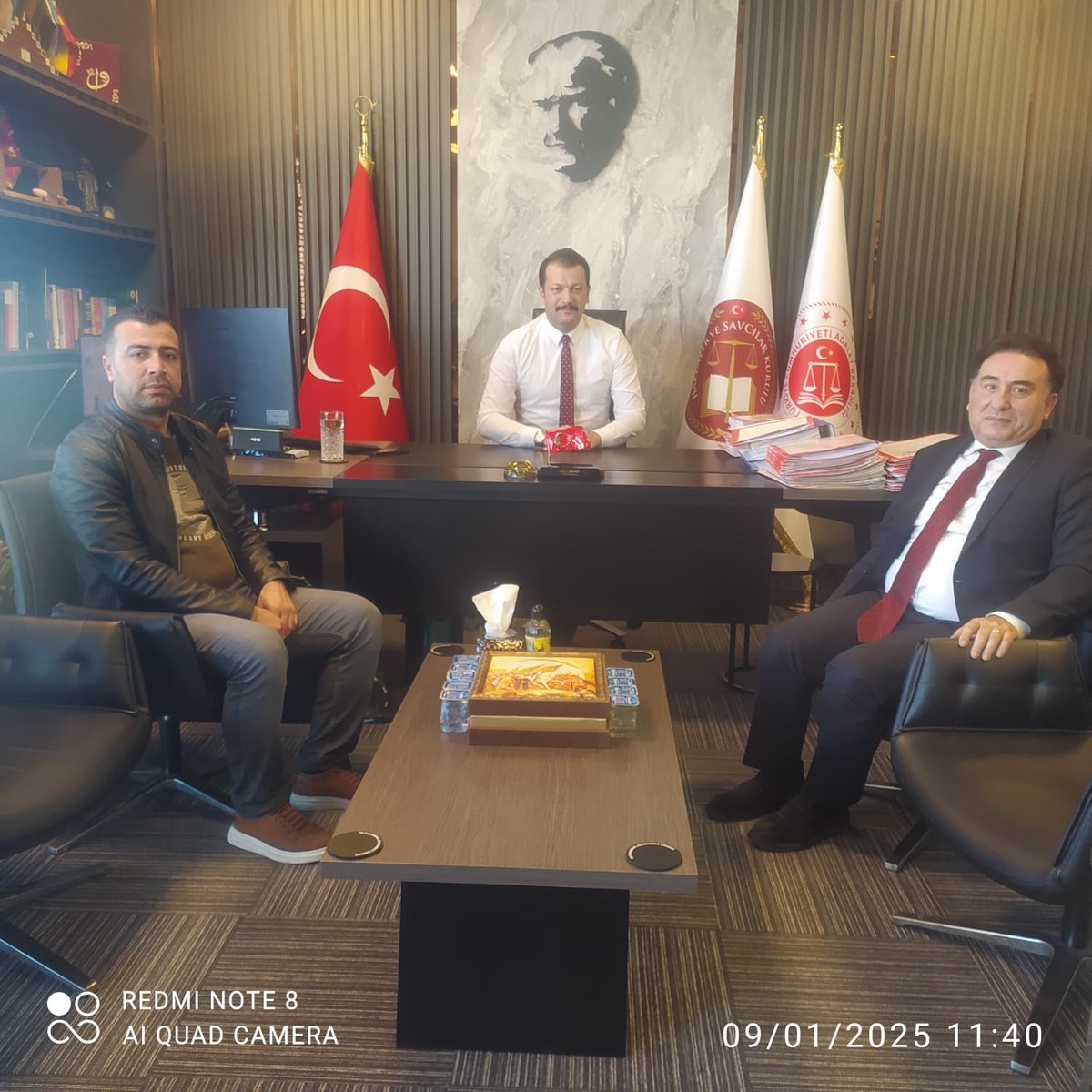 Harran Üniversitesi Cemal Polatoğlu Kampüsü Dekan Yardımcımız Doç.Dr.Mehmet Ragıp GÖRGÜN, Siverek Cumhuriyet Başsavcısı Seçkin SAVAŞ'a hayırlı olsun ziyaretinde bulundu.