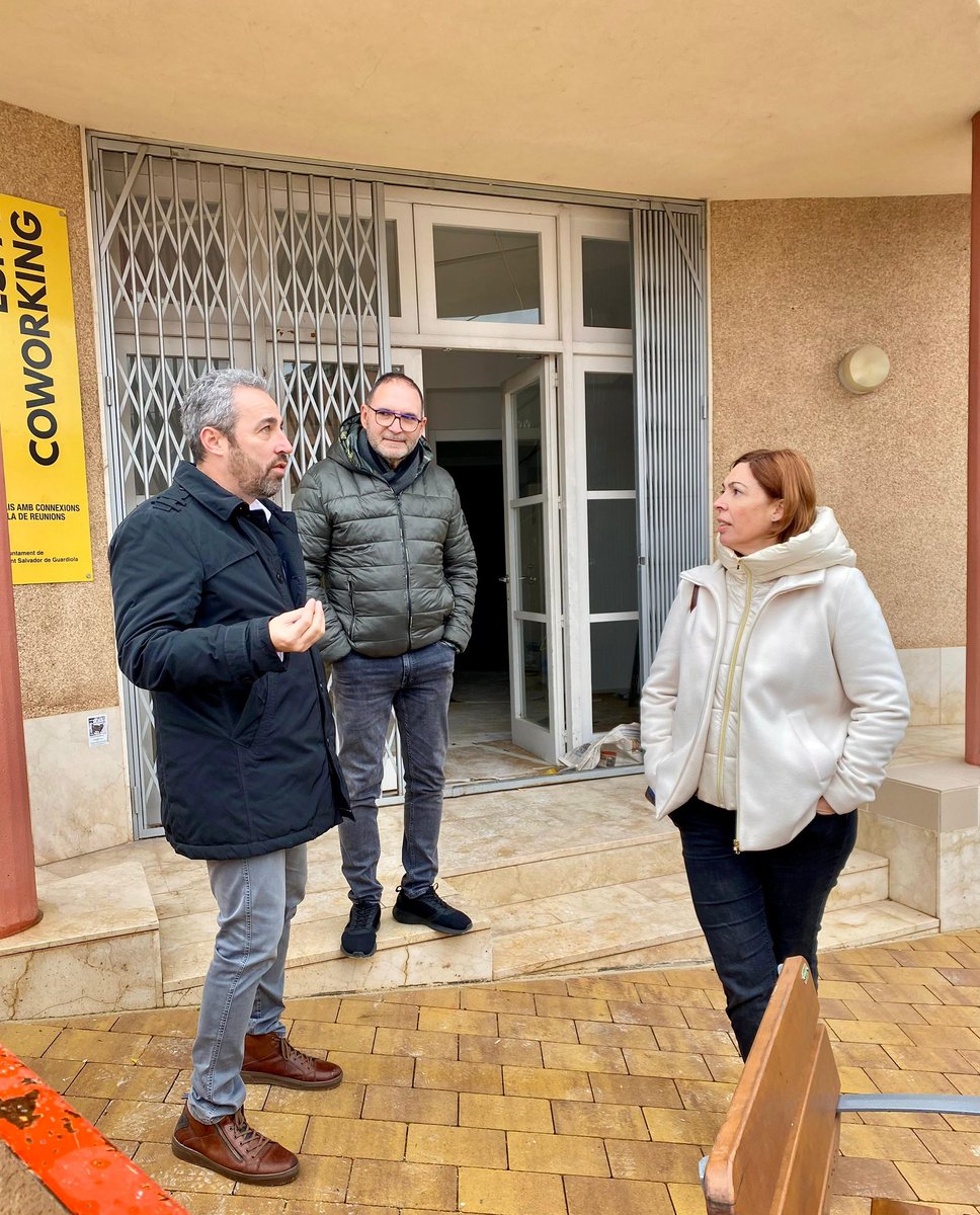 Juntsmunicipis's tweet image. 📹 El diputat Ramon Bacardit (@ramonbacardit) ha visitat Sant Salvador de Guardiola amb l’alcaldessa Anna Llobet (@allobet4) el projecte de la nova comissaria de proximitat, una iniciativa que reforçarà la seguretat i millorarà l’atenció ciutadana al municipi, responent a les…