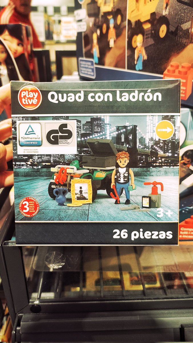 No tengo claro si el quad con ladrón del Lidl es un esperpento o una genialidad.