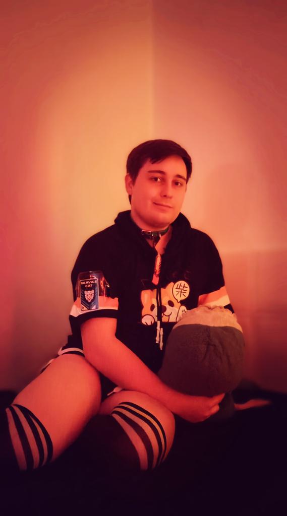 There is still space next to me 😇
(Blahaj got flipped😵‍💫)