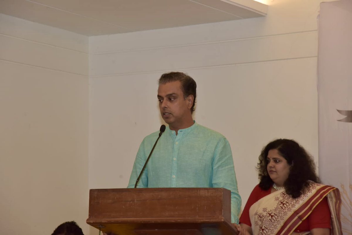 milinddeora's tweet photo. विगत 25 वर्षों से गरीब बच्चों को शिक्षा का प्रकाश देने वाली संस्था 'Door Step School' ने आज एक और महत्वपूर्ण कदम उठाया है। नए स्कूल के उद्घाटन के साथ, यह संस्था हर बच्चे तक शिक्षा का अधिकार पहुंचाने के अपने संकल्प को और सशक्त बनाती है।

इस प्रेरणादायक यात्रा के लिए संस्था की संचालिका श्रीमती बीना लश्करी जी और उनकी पूरी टीम को बधाई देता हूं, जिनके समर्पण और अटूट विश्वास ने हजारों बच्चों के जीवन में उजाला किया है।
@mieknathshinde